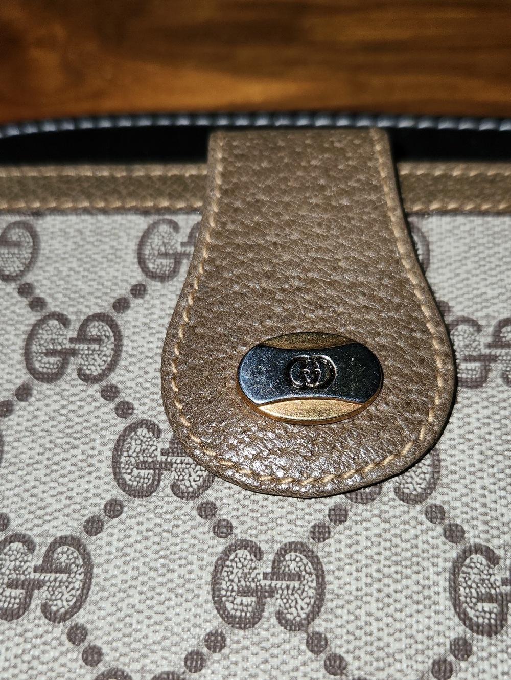 70's Vintage Gucci Wallet - Picture 2 of 9